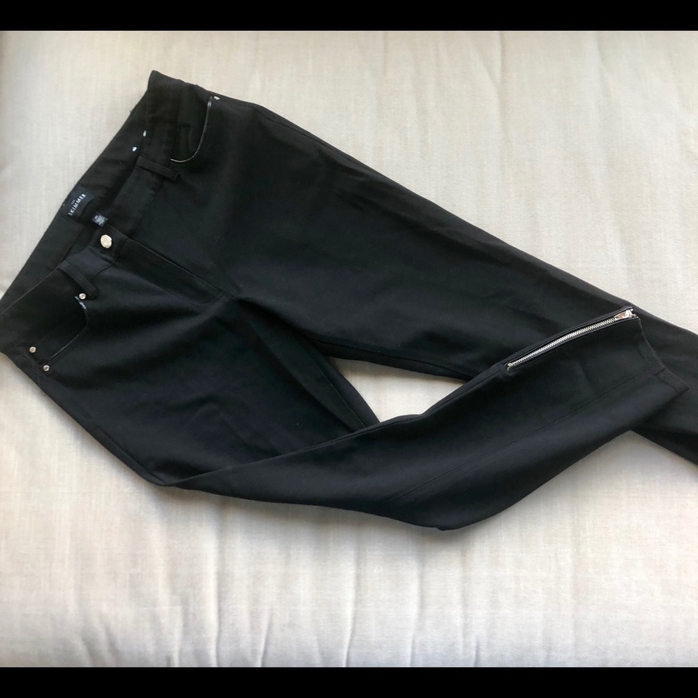 NWOT  WHBM Black Ponte Skinny Pant.